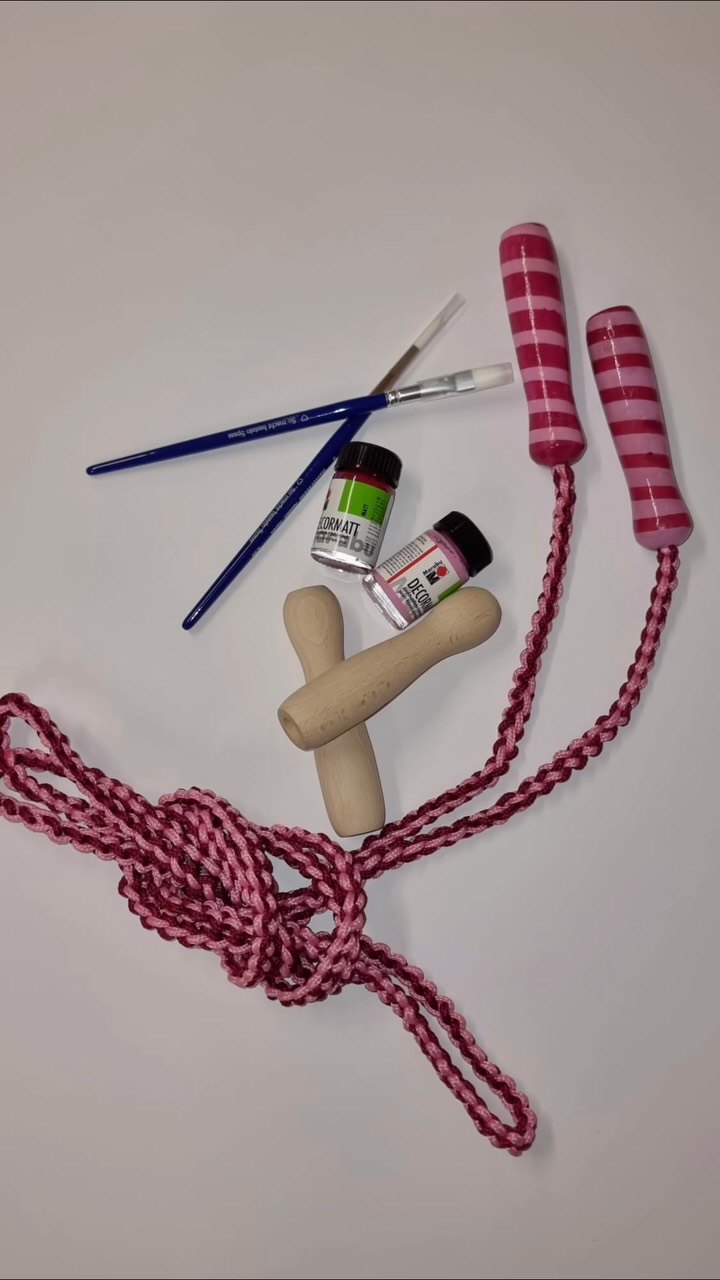 Knüpfen, kombinieren, ausprobieren: Mit Paracord entstehen Armbänder, Leinen, Schlüsselanhänger und vieles mehr. 🪢
Bei uns findest du Kordeln, Verschlüsse und Zubehör. Welche Farbkombi wählst du? 😊