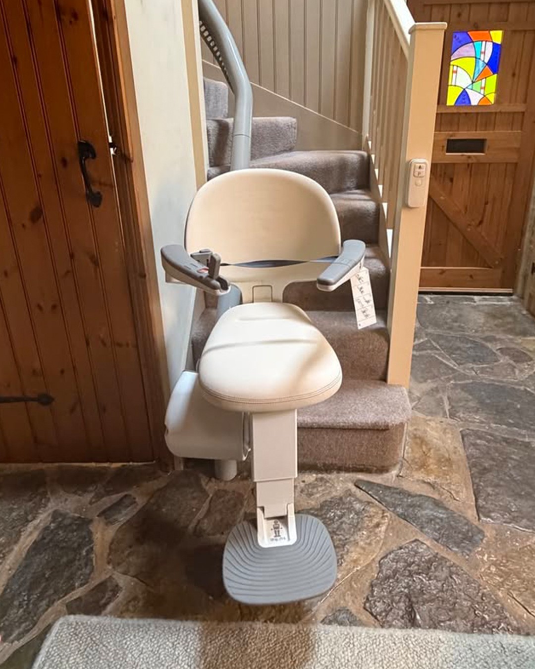 Narrow staircase? No problem. This Flow X installation by Stairlift and Mobility Solutions shows how...