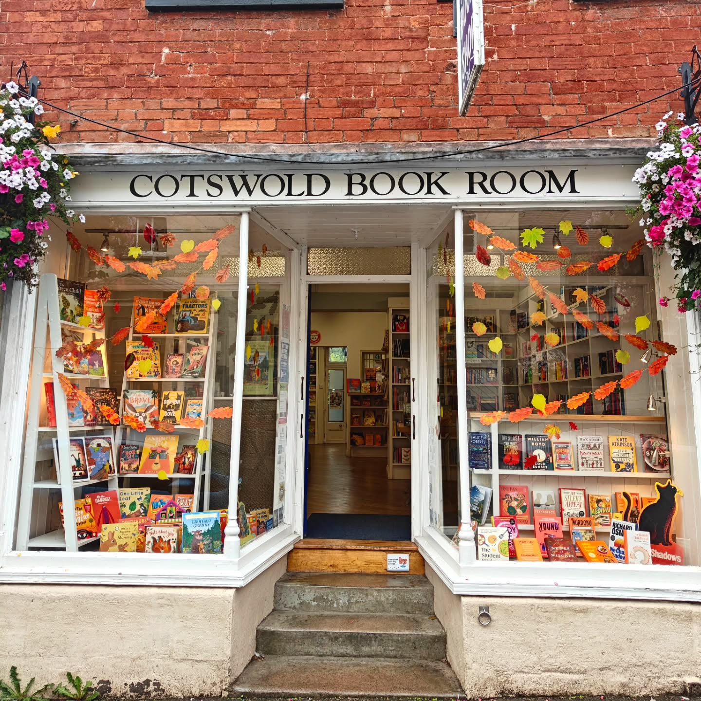 Autumn is in the air and in our shop. Come on in out of the drizzle and find yourself a cosy read.
🍂🍂🍂
If you look closely at our autumn bunting, you will see that we have reused the leaves that decorated our Wainwright Prize display in the summer.
#autumn #bookshop #autumnreads Autumn is in the air and in our shop. Come on in out of the drizzle and find yourself a cosy read.
🍂🍂🍂
If you look closely at our autumn bunting, you will see that we have reused the leaves that decorated our Wainwright Prize display in the summer.
#autumn #bookshop #autumnreads