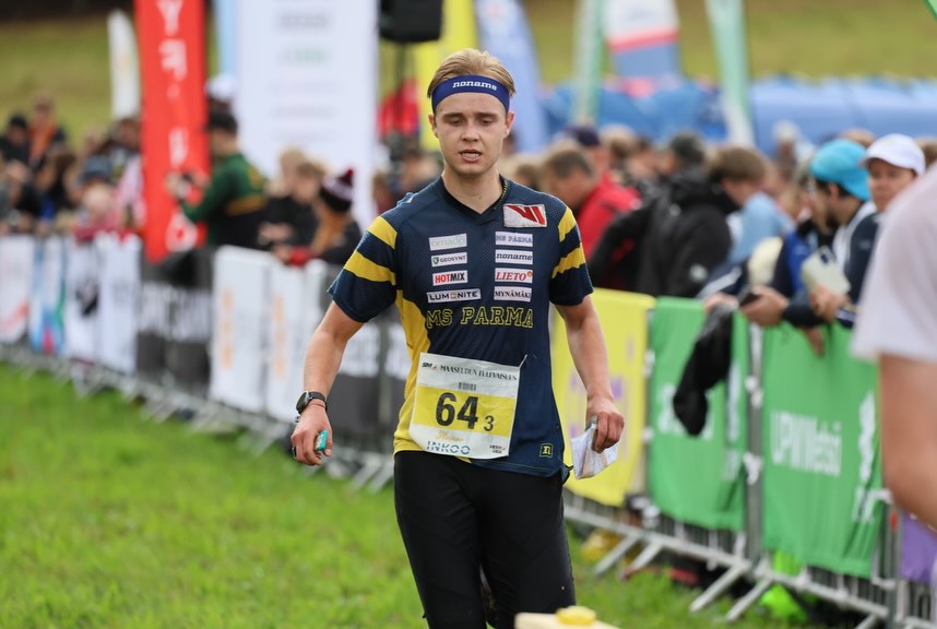 Sm-viestimitaleista suunnisti viikonloppuna 653 kolmihenkistä joukkuetta OK Raseborgin järjestämissä kisoissa Inkoossa. Miesten pääsarjassa MS Parma nappasi hopeaa tiukan kirikamppailun jälkeen. Miesten kaikki neljä joukkuetta sijoittuivat 20 parhaan joukkoon.
Myös naiset onnistuivat kokonaisuudessaan erinomaisesti. Ykkösjoukkueen hopeaa täydensi kakkosjoukkueen 8. sija. Molempien pääsarjojen voitto meni Kalevan Rastille.
Kolmen viestimitalia lisäksi viisi MS Parman joukkuetta eri sarjoissa ylsi plakettisijoille.
🥈H21 Jurgen Jonas-Niklas Ekström-Akseli Ruohola
🥈H35 Topi Penttinen-Henrik Väisänen-Peter Pihl
🥉D21 Sonja Julkunen-Inari Karppinen-Maija Sianoja
🏅4. D20 Laura Lamppu-Aurora Lehtonen-Venla Lehtonen
🏅4. H16 Elmo Salmenoja-Lassi Ekström-Eero Karttila
🏅4. H45 Petri Paukkunen-Juha Peltola-Samuli Salmenoja
🏅5.D45 Mirkka Maisila-Daisi Saetalu-Anni Heikkonen
🏅10. D18 Anna Kapanen-Viola Pärkö-Lotta Lamppu
📸 Timo Mikkola