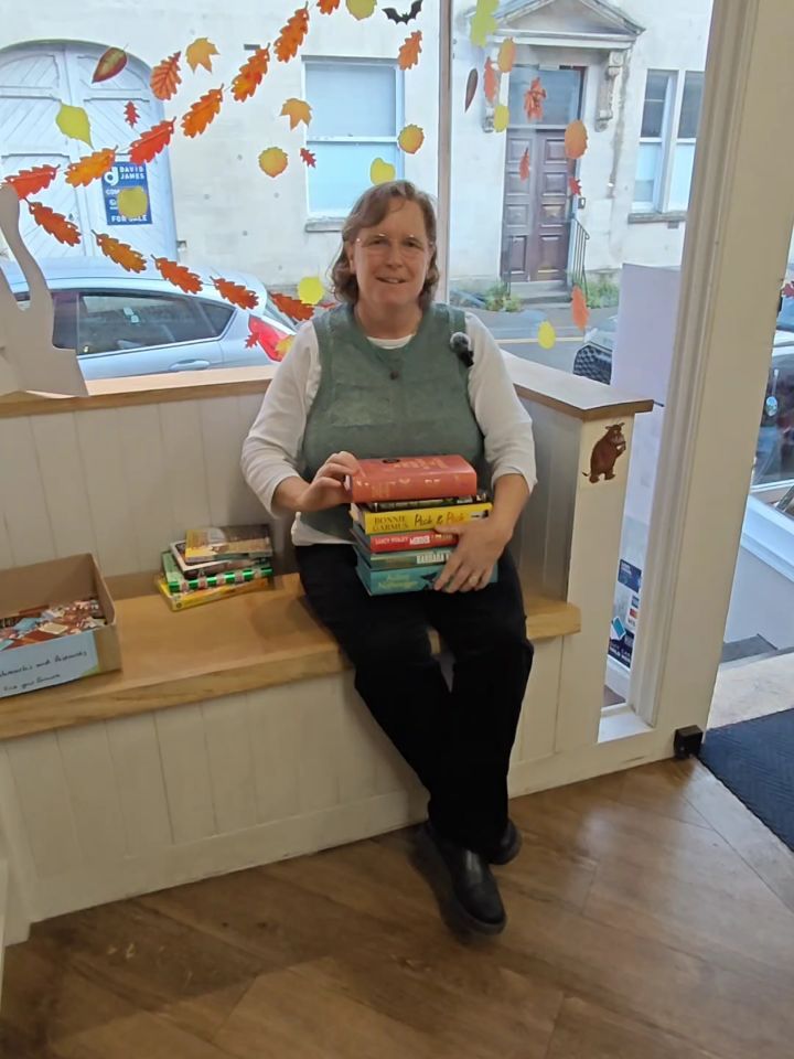 We have some gorgeous new signed fiction hardbacks from some of our most popular authors. Let us show you what we've got! (Watch to the end for a cameo from James, our lovely UPS delivery man!)
Some stunning spredges in this stack too!
#newfiction #hardback #spredges #signedcopies We have some gorgeous new signed fiction hardbacks from some of our most popular authors. Let us show you what we've got! (Watch to the end for a cameo from James, our lovely UPS delivery man!)
Some stunning spredges in this stack too!
#newfiction #hardback #spredges #signedcopies