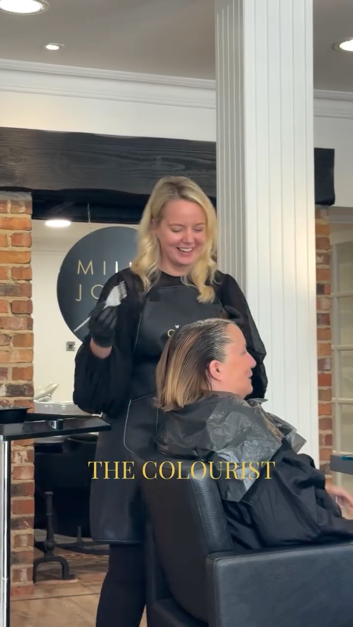 Fuel & Foils 💇♀️
Call or secure your appointment with Tanya now! ☎️
@the_folly_coffee_bar - our go too coffee shop 🫶🏻
#odiham #onlinebookings #coffee #highlights #hairgoals