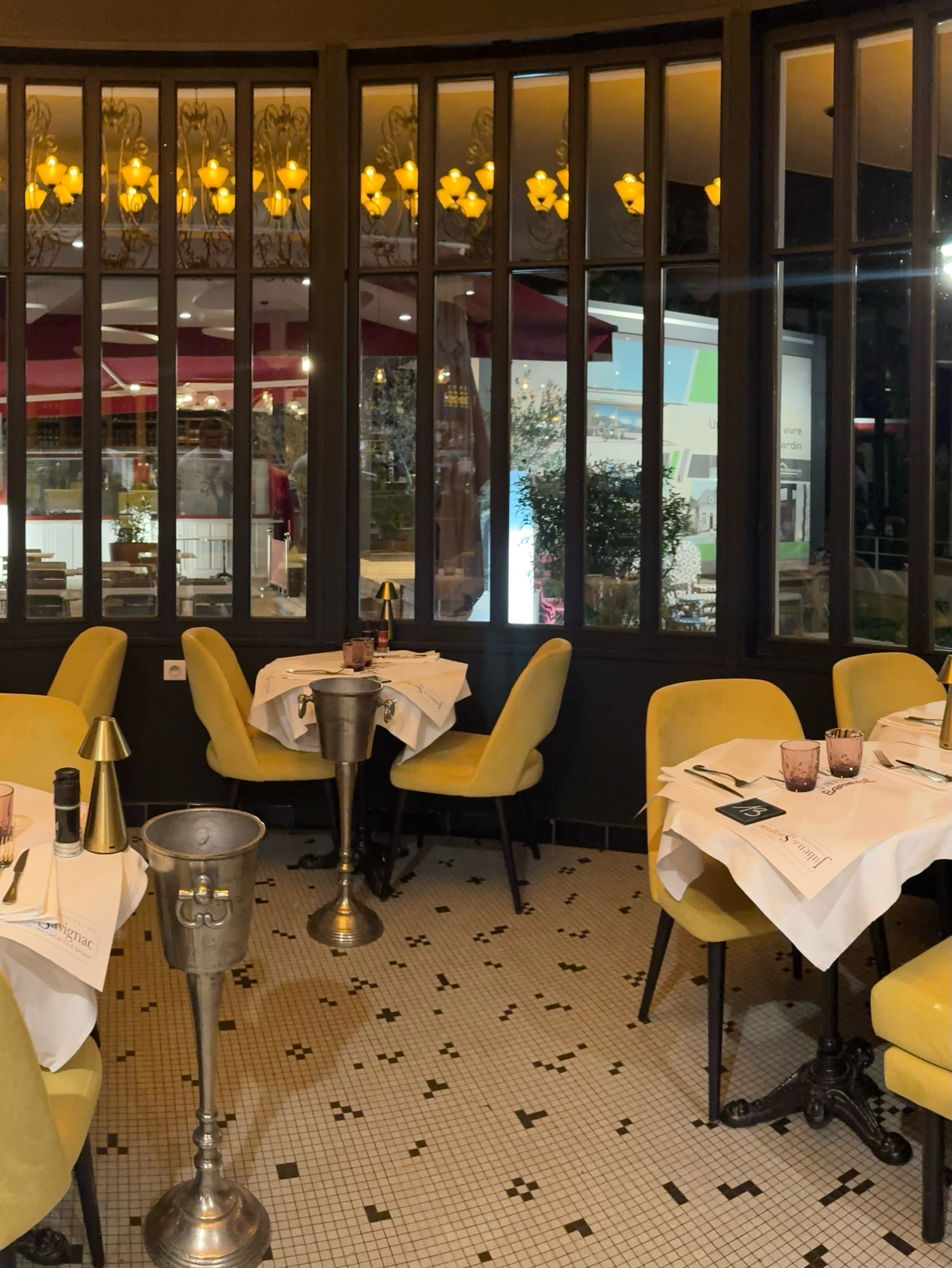 Prenez place et laissez vous faire, on s’occupe du reste… À tout à l’heure… 🥰